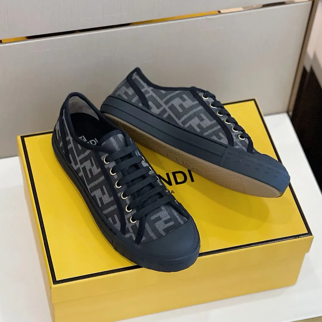 Factory price: 380 new Fendi Fendǐ Domino sneakers with jacquard FF pattern, embossed FF pattern on the toe, canvas upper, T men's men's shoes 💰U customized outsole Size: 38-45, (45 customized)